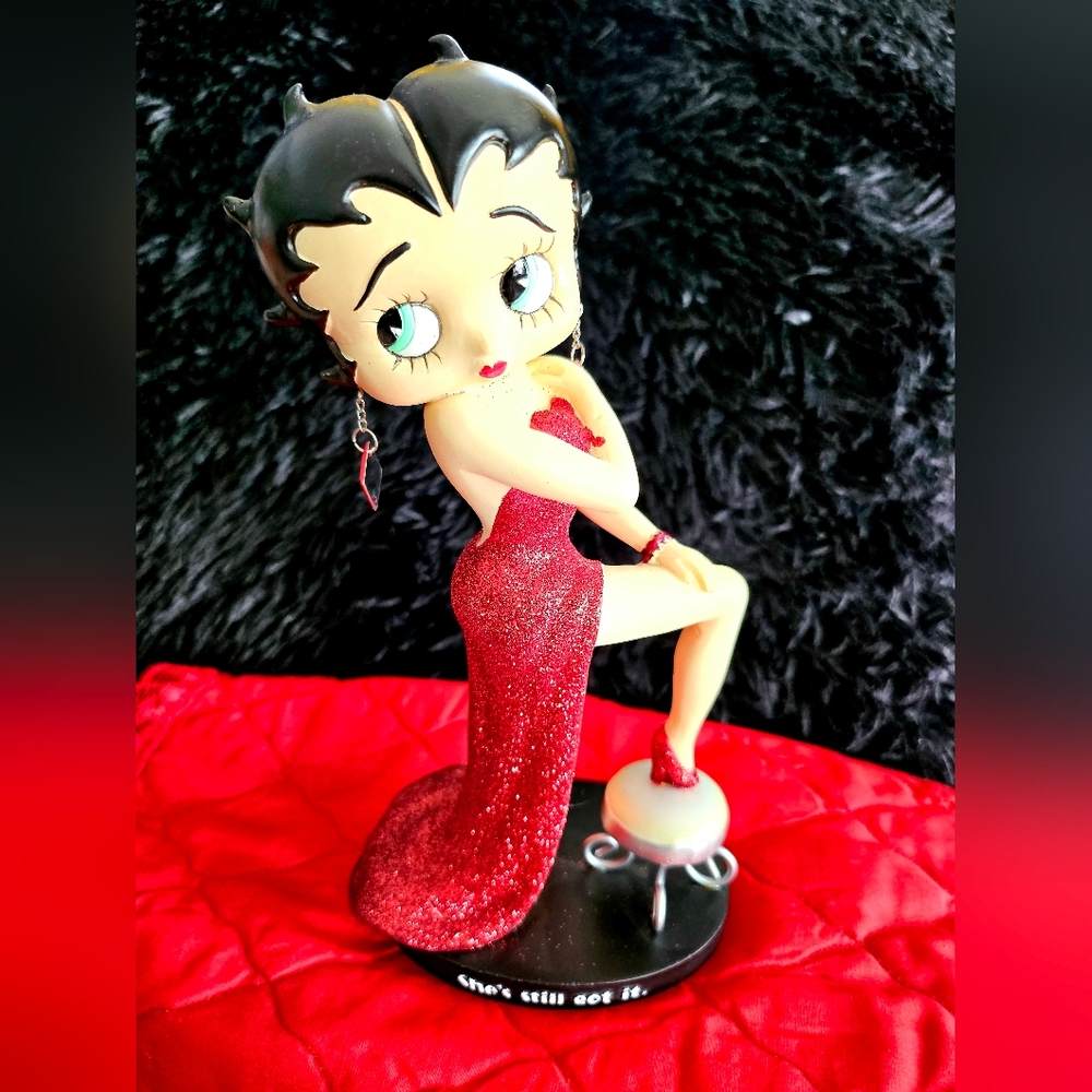 2006 Betty Boop Figurine "Shes Stil Got It"